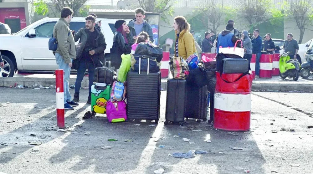 نازحون سوريون يعودون إلى بلدهم عبر معبر «المصنع» بعد سقوط النظام السوري في ديسمبر 2024 (أرشيفية - إ.ب.أ)