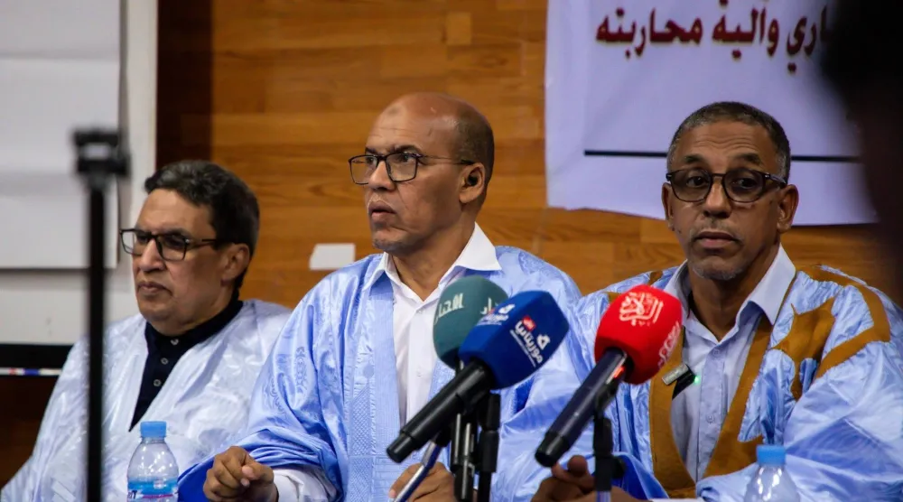 سياسيون وفاعلون بالمجتمع المدني خلال جلسة نقاش حول الفساد في موريتانيا يوم السبت (الائتلاف الوطني لمحاربة الفساد)