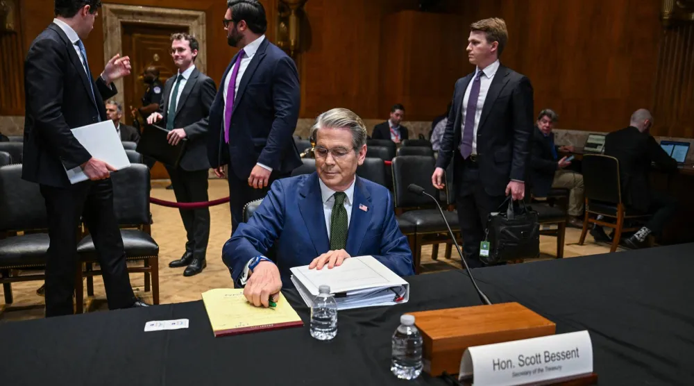 وزير الخزانة سكوت بيسنت خلال جلسة استماع في الكونغرس يوم 22 أبريل (رويترز)