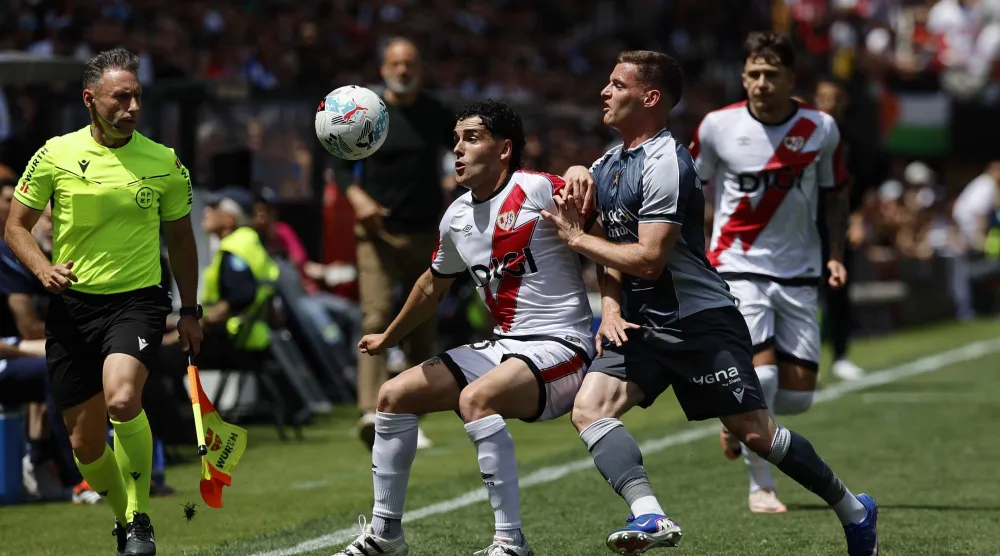 رايو فاييكانو تعادل مع ضيفه ريال سوسيداد (إ.ب.أ) 