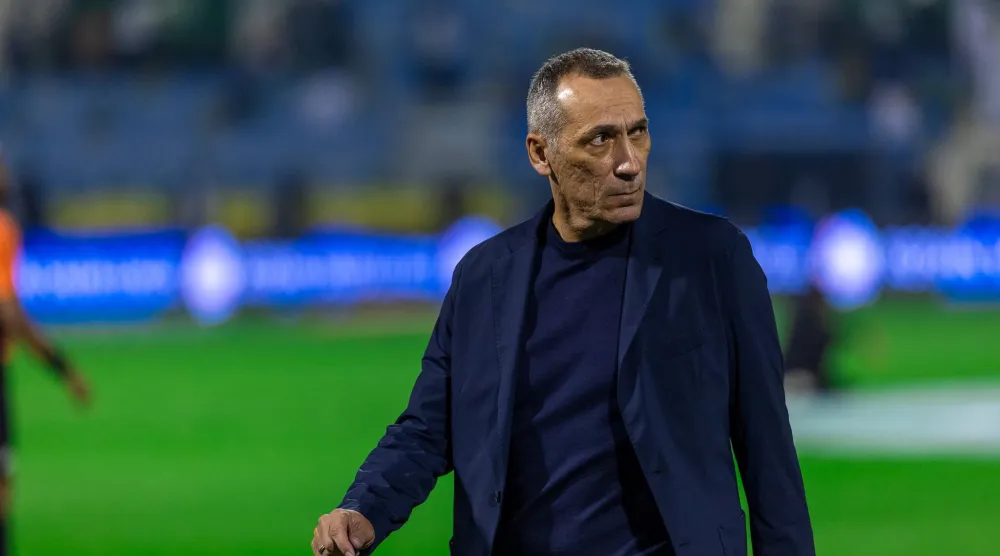 دونيس مدرب المنتخب السعودي الحالي (تصوير: عيسى الدبيسي)
