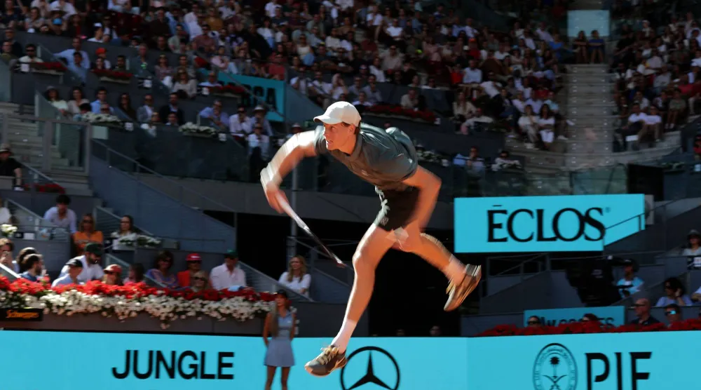 الإيطالي يانيك سينر يتألق في مدريد (أ.ف.ب)