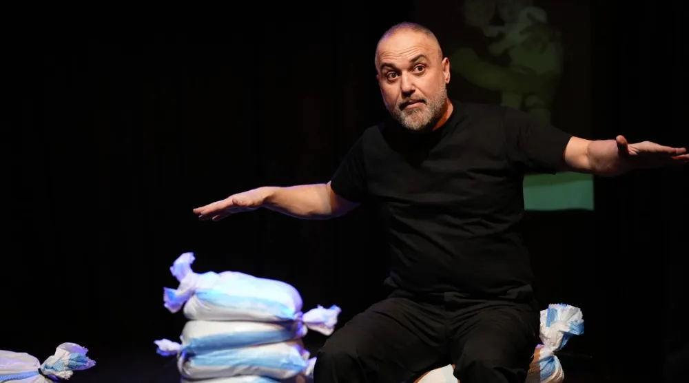 يتناول الهبر في «ضاع شادي» مدى تأثير الحرب على شخصيته (شادي الهبر)