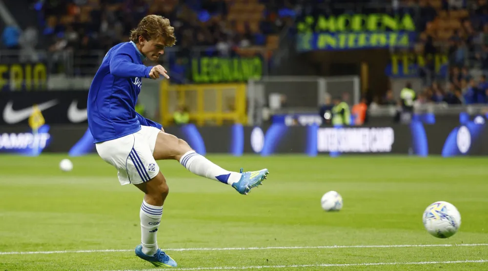 نيكو باز لاعب كومو (رويترز)