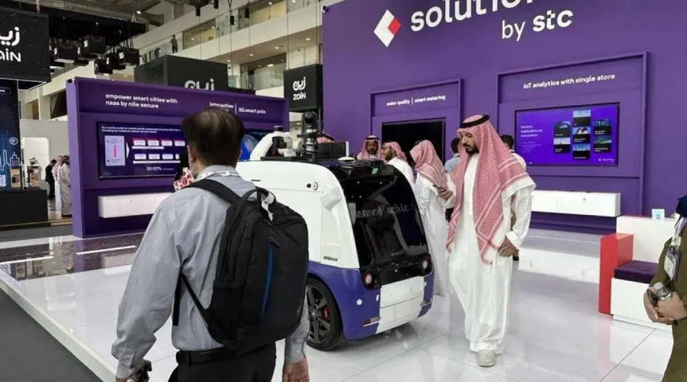 جناح شركة «سلوشنز» في معرض «سيتي سكيب غلوبال» بالرياض (الشرق الأوسط)