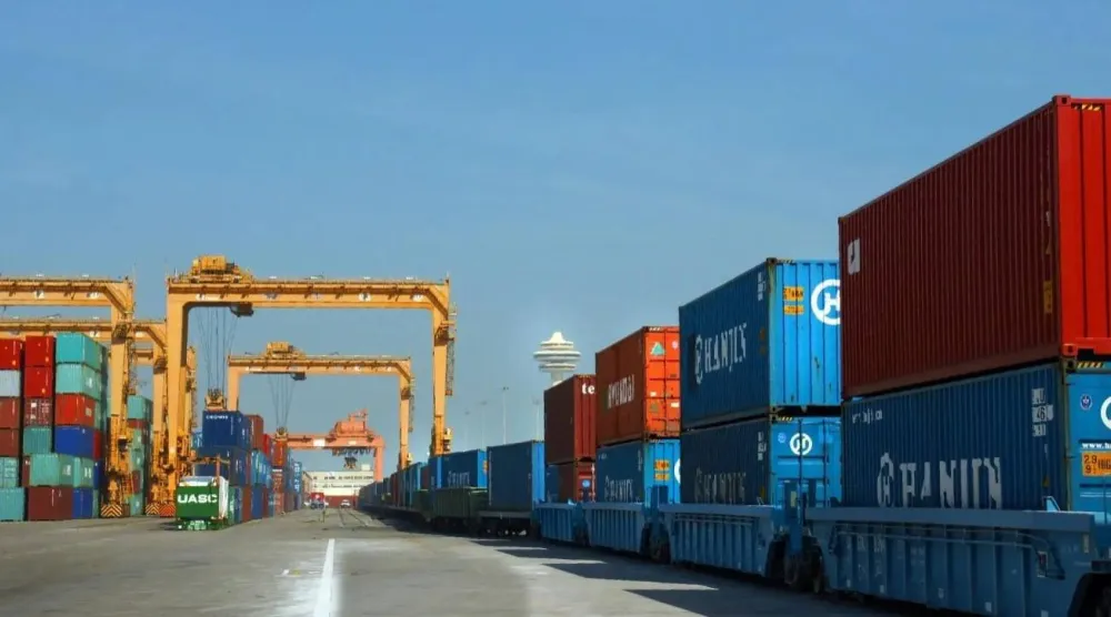 ميناء الملك عبد العزيز في الدمام (واس)