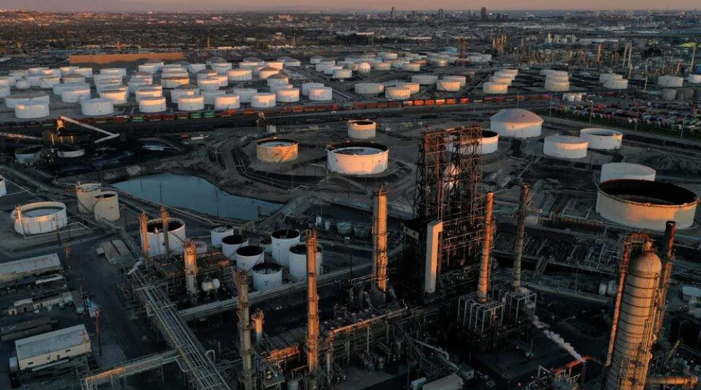 مصفاة لوس أنجليس التابعة لشركة «فيليبس 66» في كارسون بكاليفورنيا (رويترز)