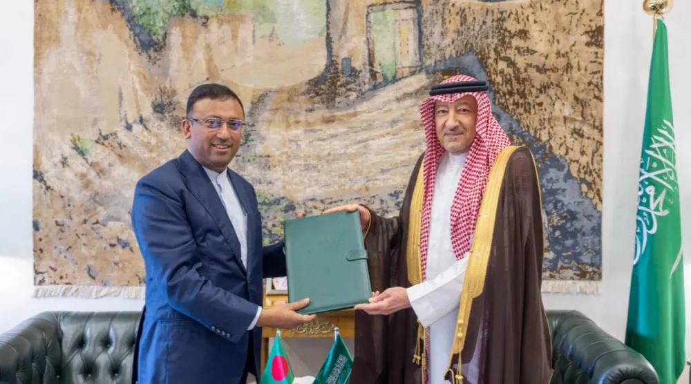 نائب وزير الخارجية المهندس وليد الخريجي خلال استقباله مستشار رئيس وزراء بنغلاديش للشؤون الخارجية همايون كبير (واس)