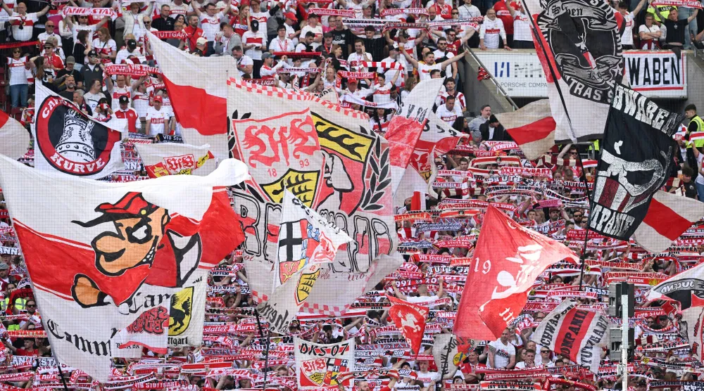 جماهير شتوتغارت تنتظر نهاية سعيدة للموسم (د.ب.أ)