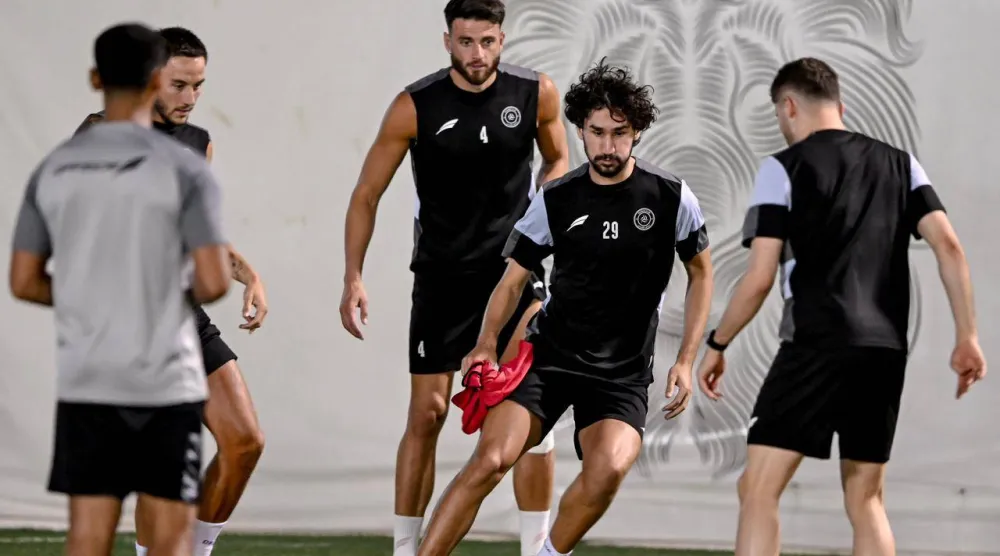 يستعد الشباب لمواجهة الفتح مساء الثلاثاء (نادي الشباب)