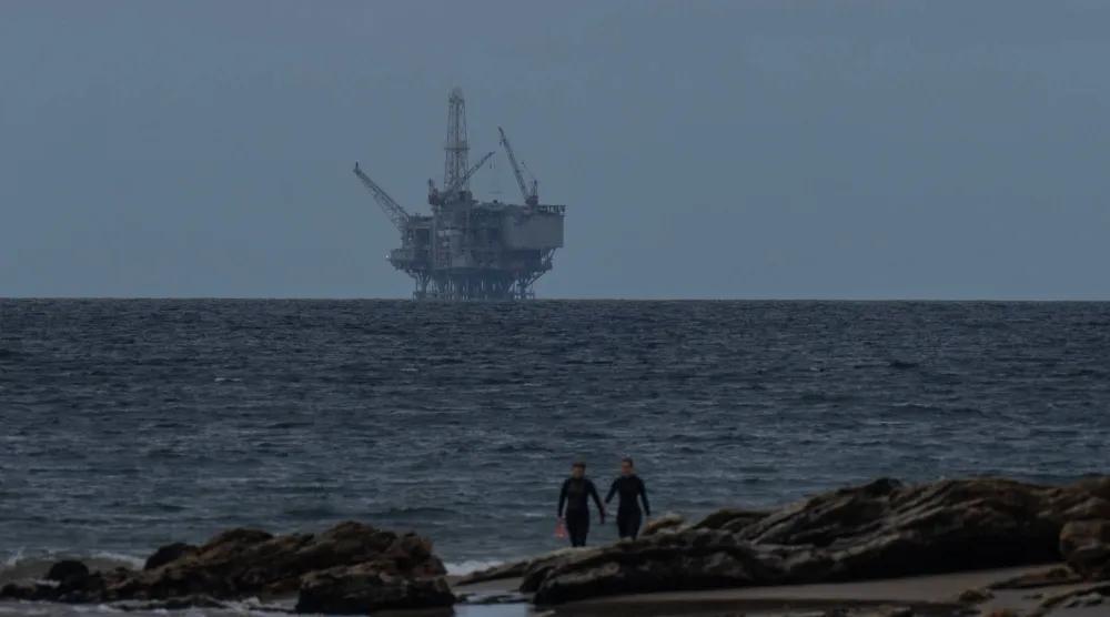 منصة حفر بحرية بالقرب من غوليتا في كاليفورنيا (أ.ب)