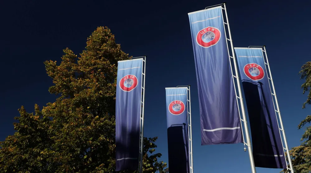 يعارض «يويفا» بشدة تعيين مفوض لـ«الاتحاد الإيطالي لكرة القدم» (رويترز)