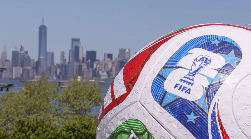 يدرس فيفا تعديلا هاما على القواعد التأديبية لكأس العالم لكرة القدم (إ.ب.أ)