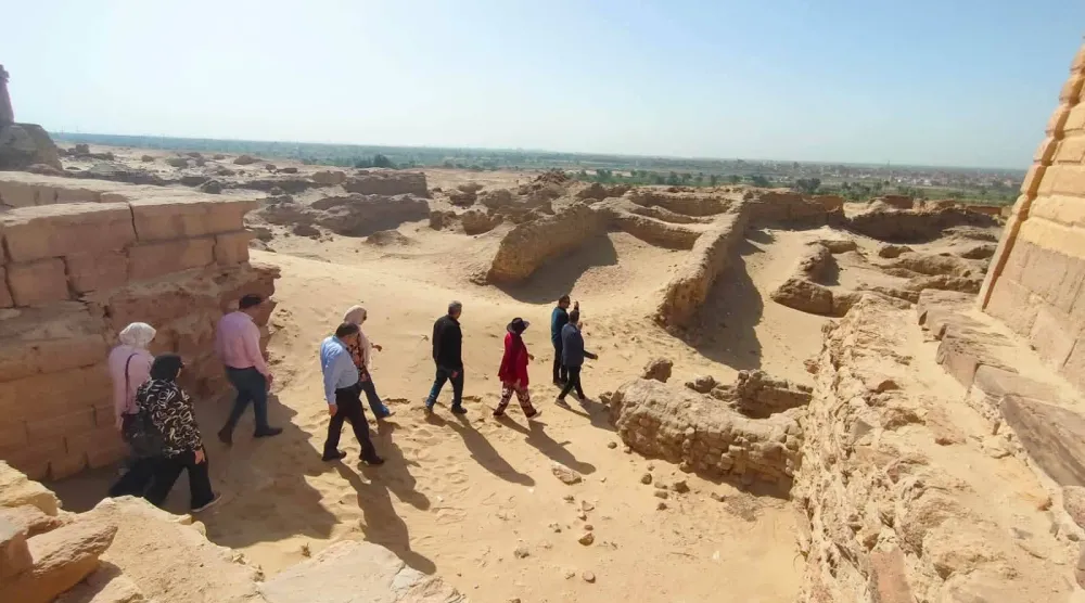 متابعة التطوير والترميم في العديد من المواقع الأثرية (وزارة السياحة والآثار)