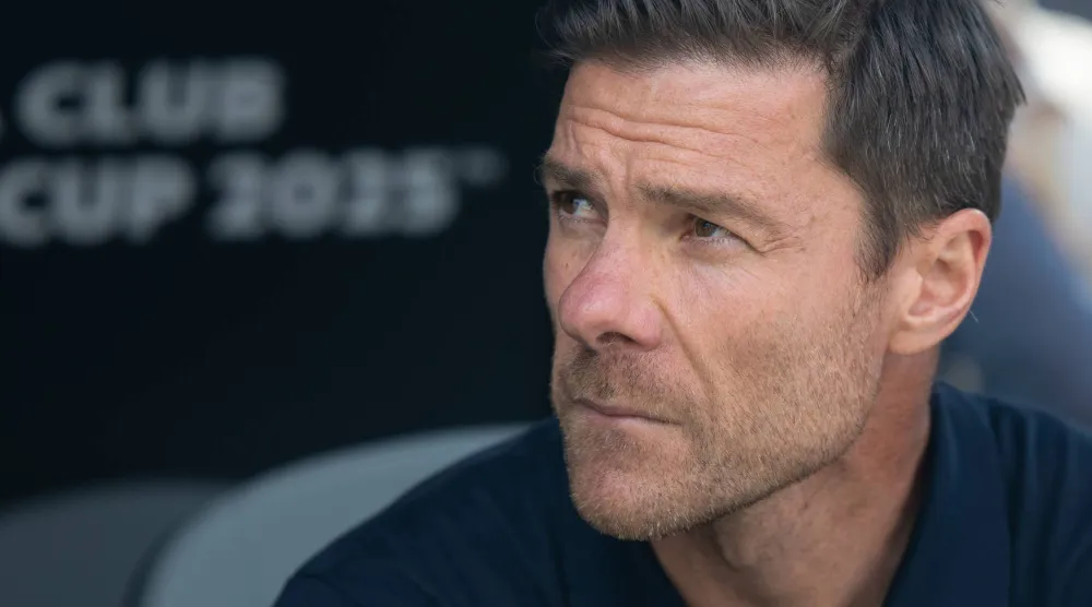 تشابي ألونسو من بين المدربين المرشحين لتدريب تشيلسي (د.ب.أ)