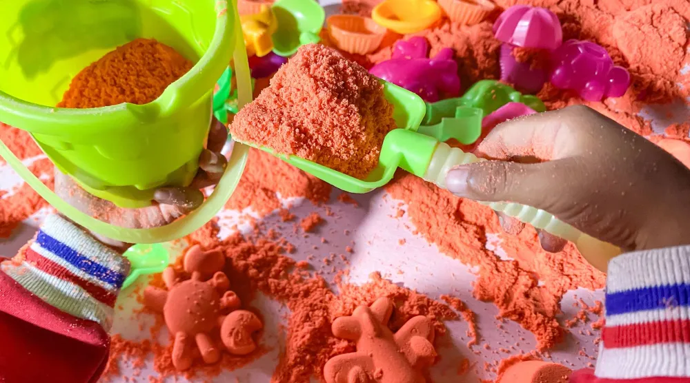 ألعاب تبدو بريئة لكنها تُخفي خطراً (شاترستوك)