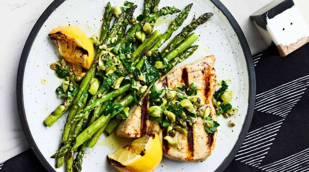 الهليون غني بالألياف والفيتامينات المفيدة للصحة (مجلة ريل سمبل)