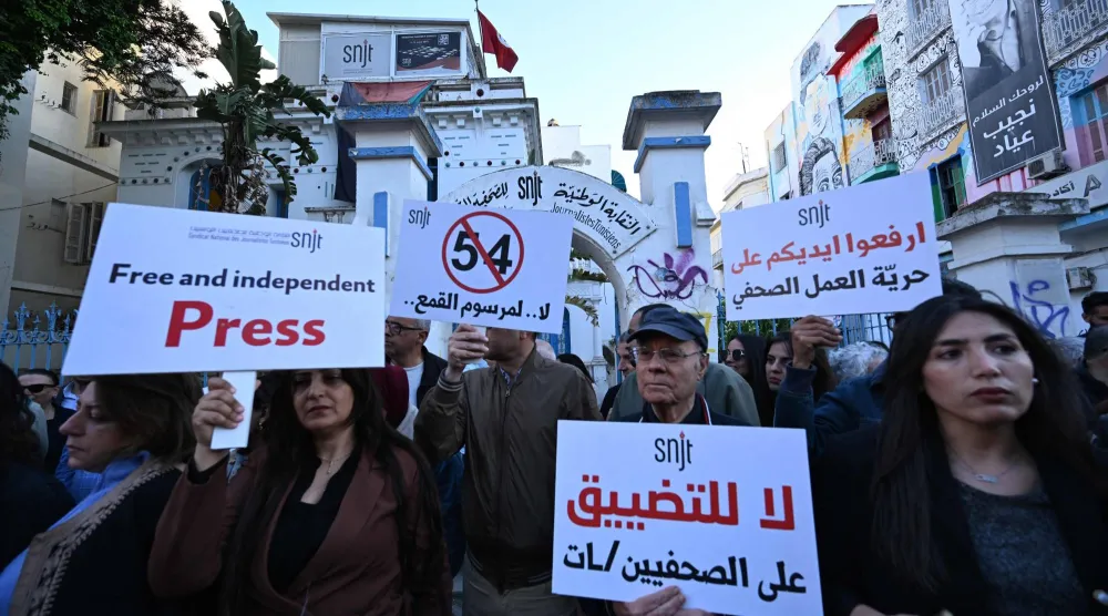 من مظاهرة نظّمها إعلاميون للتنديد بالتضييق على الصحافيين في 24 أبريل الحالي (أ.ف.ب)