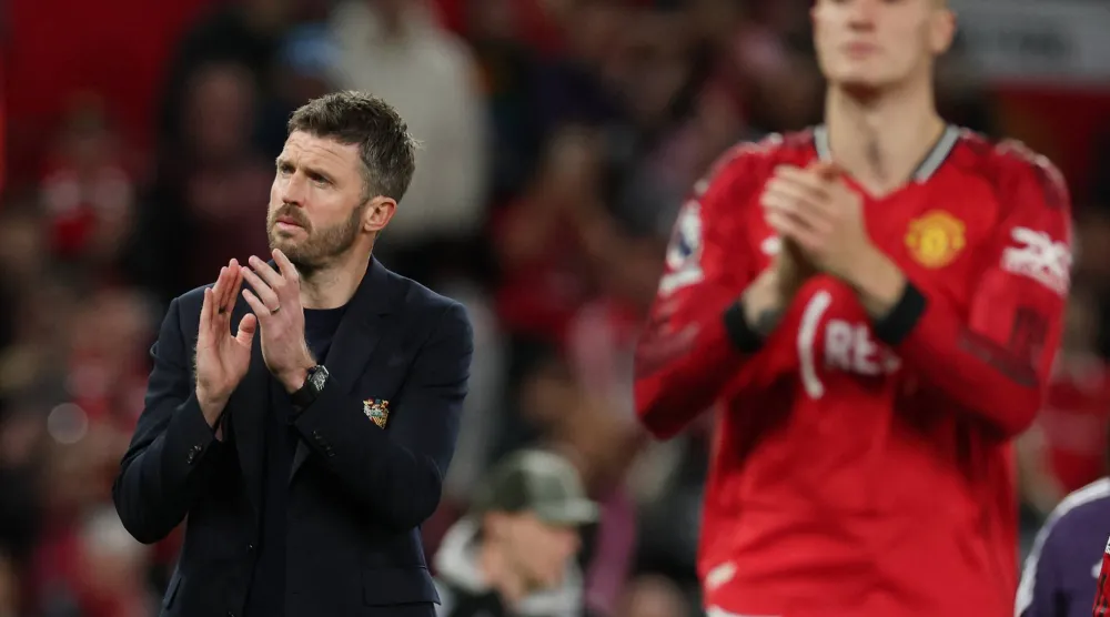 دعم بنيامين شيشكو تعيين مايكل كاريك مدرباً دائماً لمانشستر يونايتد (رويترز)