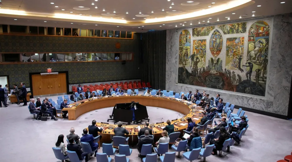 اجتماع مجلس الأمن حول الممرات المائية (رويترز)