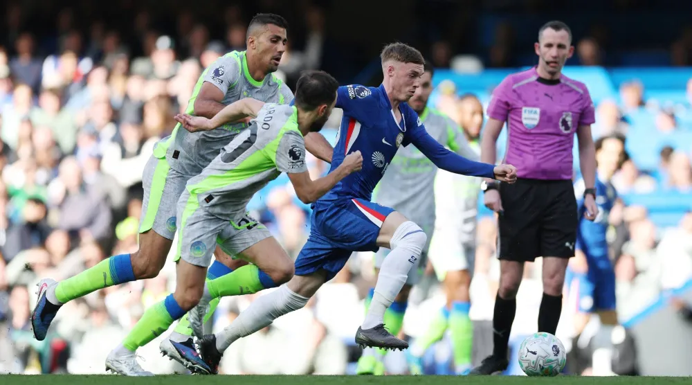 المواجهة بين تشيلسي بقيادة بالمر ومانشستر سيتي في «الدوري» ستتكرر في نهائي الكأس (رويترز)