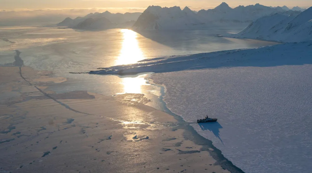 شهدت أوروبا موجة حر تاريخية بدول الشمال وتقلصاً في الأنهار الجليدية (أ.ف.ب)
