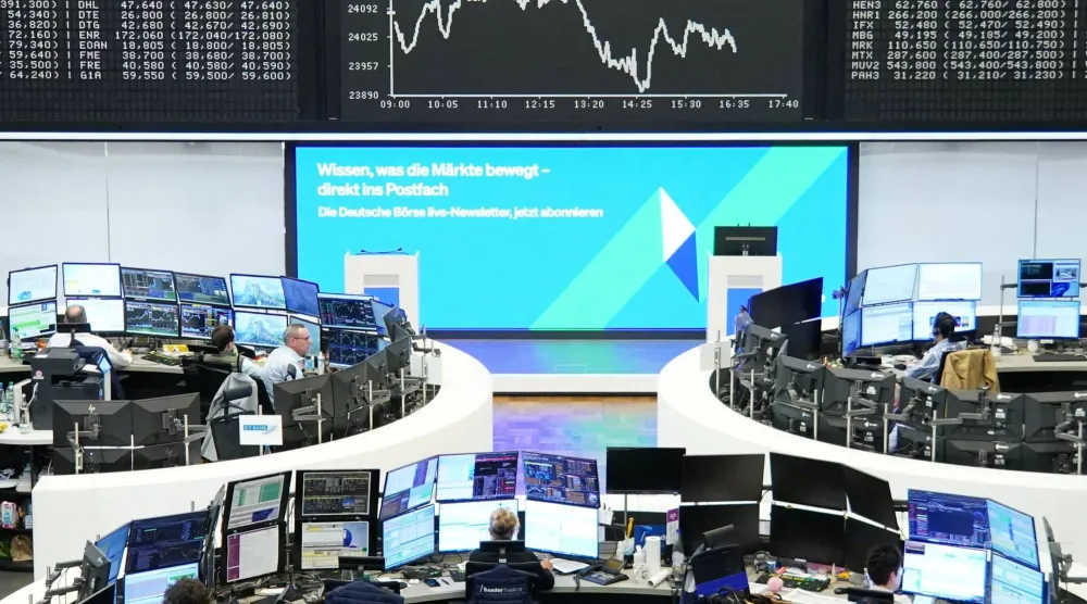 رسم بياني لمؤشر أسعار الأسهم الألماني «داكس» ببورصة فرنكفورت (رويترز)