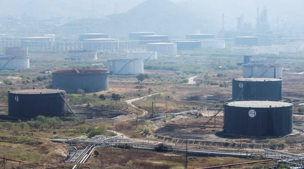 منشآت في مصفاة «بويرتو لا كروز» لتكرير النفط التابعة لشركة النفط الحكومية الفنزويلية (رويترز)