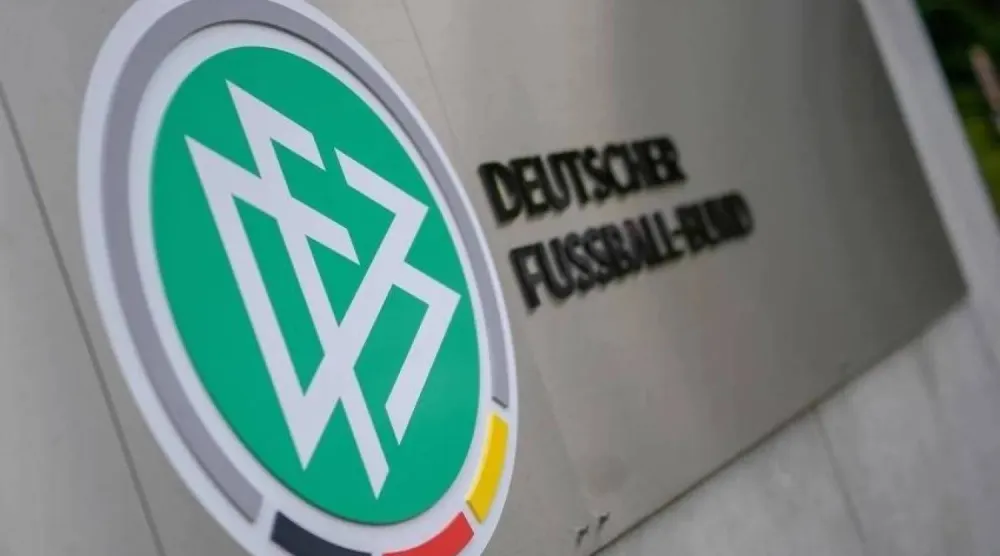 «إيفاب» قال إن تطبيق هذه القاعدة في الوقت الحالي يعود لتقدير منظمي البطولات (د.ب.أ)