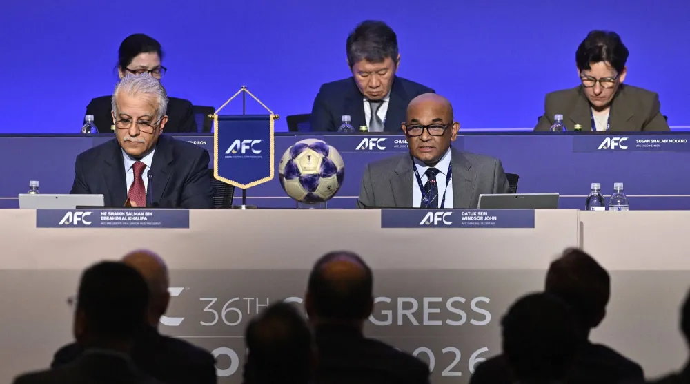 الشيخ سلمان آل خليفة خلال ترؤسه كونغرس الاتحاد الآسيوي في فانكوفر الكندية (رويترز)