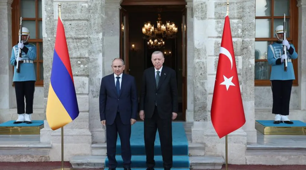 الرئيس التركي رجب طيب إردوغان خلال استقباله رئيس وزراء أرمينيا نيكول باشينيان في إسطنبول يوم 20 يونيو 2025 (الرئاسة التركية)