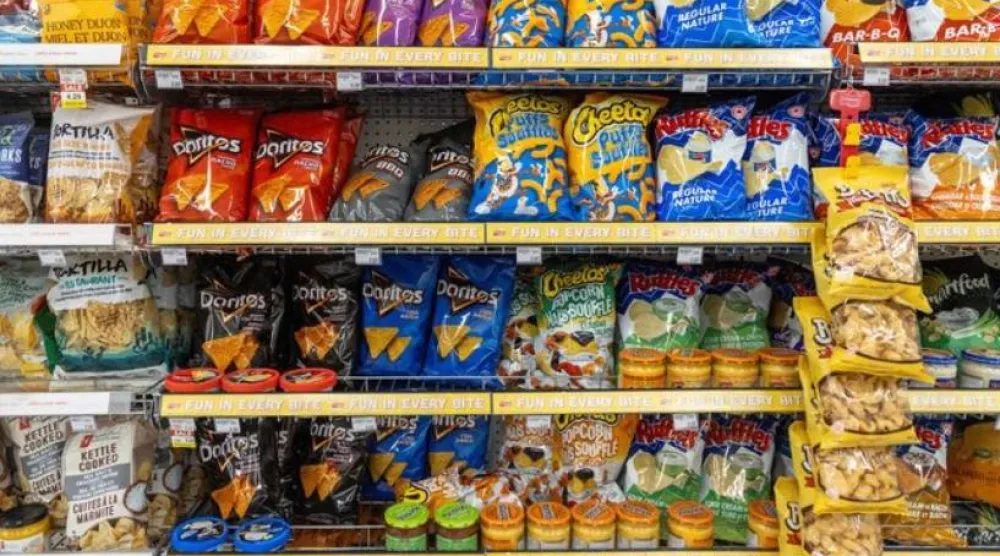 وجد الباحثون أن كل زيادة بنسبة 10 % في استهلاك الأطعمة فائقة المعالجة ارتبطت بارتفاع خطر الإصابة بالخرف (أرشيفية - رويترز)