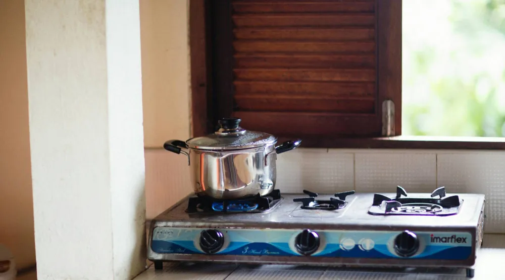 تسخين الزيوت إلى درجات عالية يؤدي إلى تكوّن الدهون المتحولة (بيكسلز)