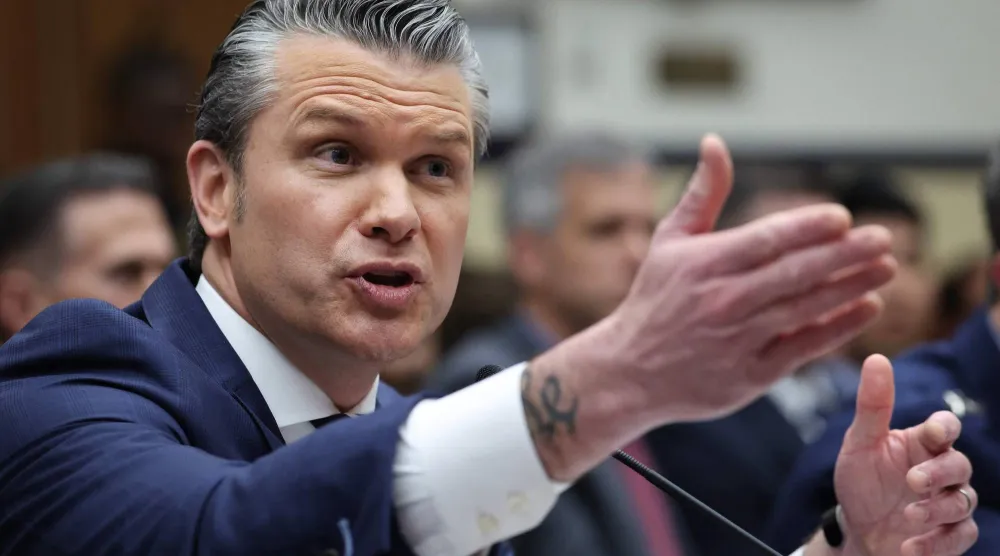 هيغسيث متحدثاً أمام لجنة القوات المسلحة بمجلس النواب الأربعاء (أ.ف.ب)