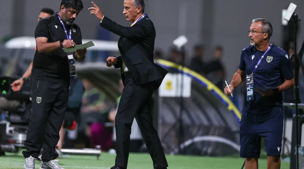  البرازيلي شاموسكا مدرب فريق التعاون (تصوير: سعد العنزي) 