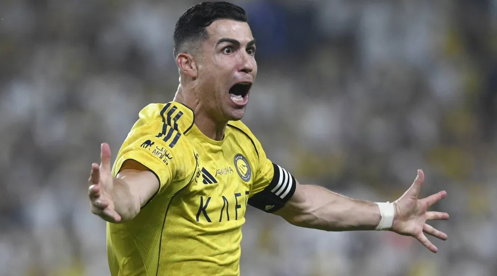 رونالدو محتفلاً بهدفه في شباك الأهلي (رويترز)