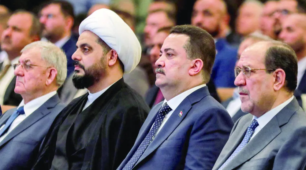 
أرشيفية تجمع نوري المالكي ومحمد السوداني وقيس الخزعلي ولطيف رشيد خلال اجتماع في بغداد (أ.ف.ب)