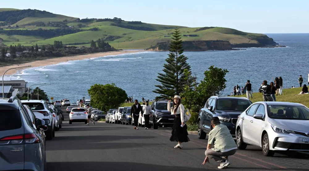 This picture taken on April 27, 2026 shows tourists visiting a street in Gerringong, about a two-hour drive south of Sydney. (Photo by Saeed KHAN / AFP)