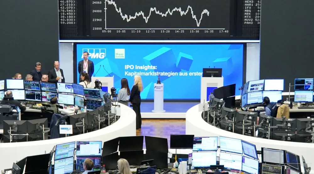 رسم بياني لمؤشر الأسهم الألماني «داكس» في بورصة فرانكفورت (رويترز)