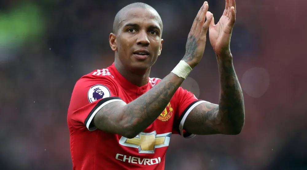 آشلي يونغ (د.ب.أ)