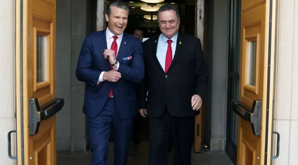 وزير الدفاع الإسرائيلي يسرائيل كاتس ونظيره الأميركي بيت هيغسيث (قناة كاتس عبر «تلغرام»)