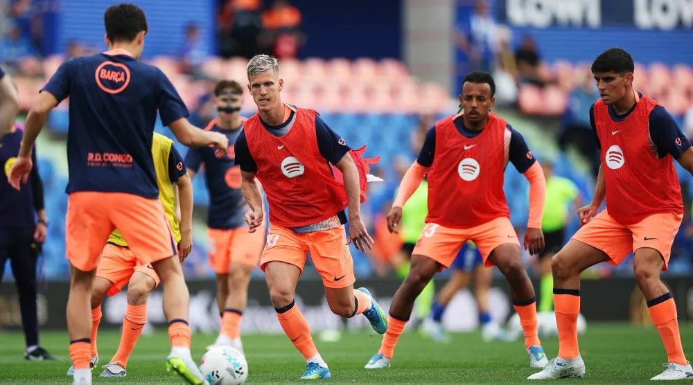 بعض لاعبي برشلونة مهددون بالرحيل (رويترز)