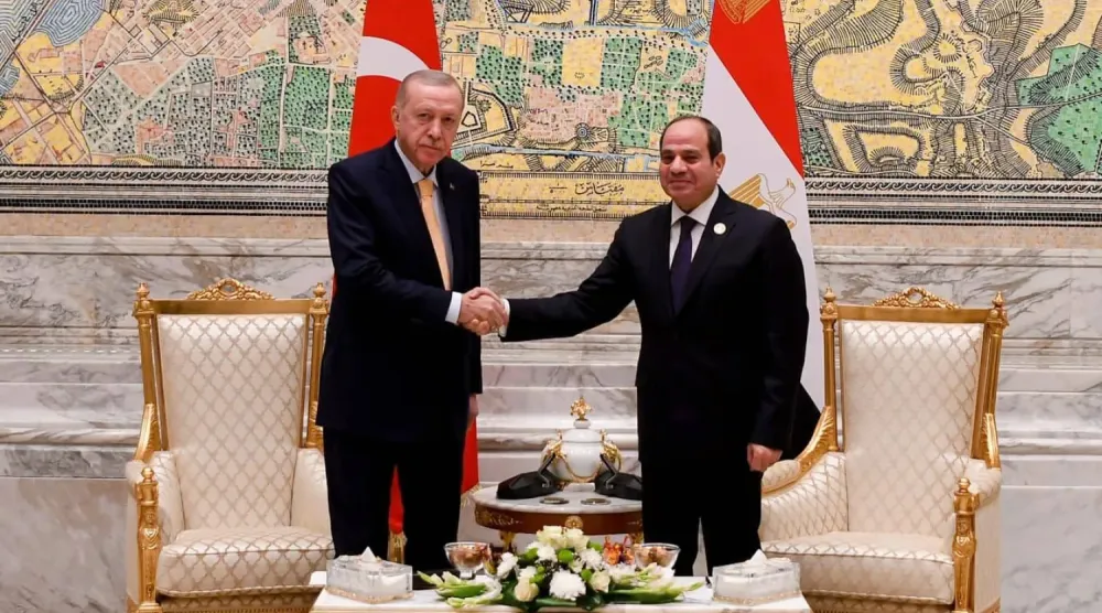 Sisi, Aralık 2024'te Yeni İdari Başkent'te düzenlenecek D-8 Zirvesi'nin oturum aralarında Erdoğan ile görüştü (Mısır Cumhurbaşkanlığı)