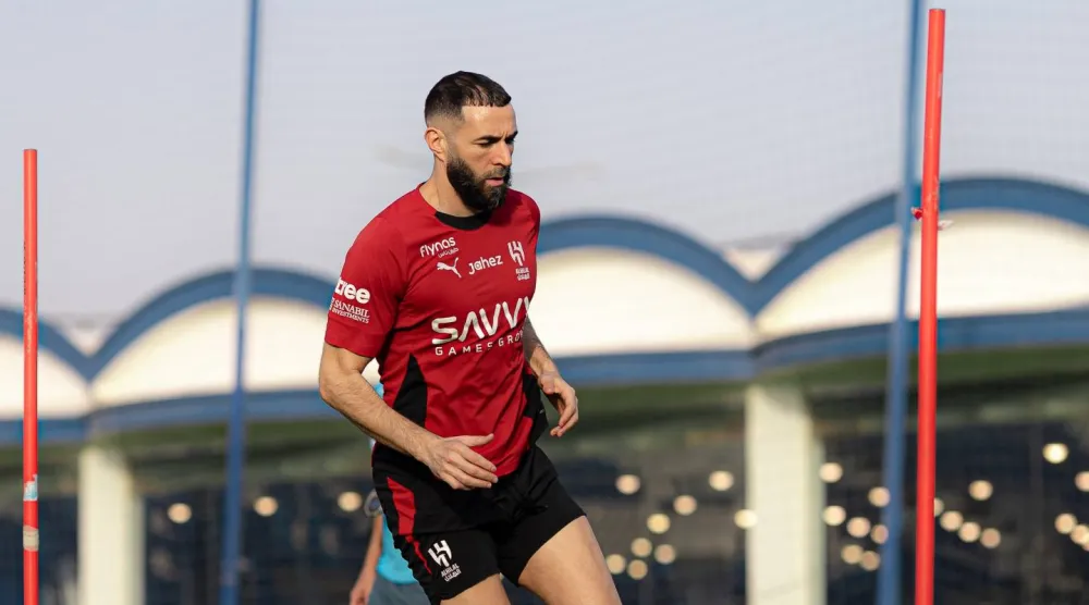 بنزيمة خلال تدريبات الهلال الأخيرة (موقع النادي)