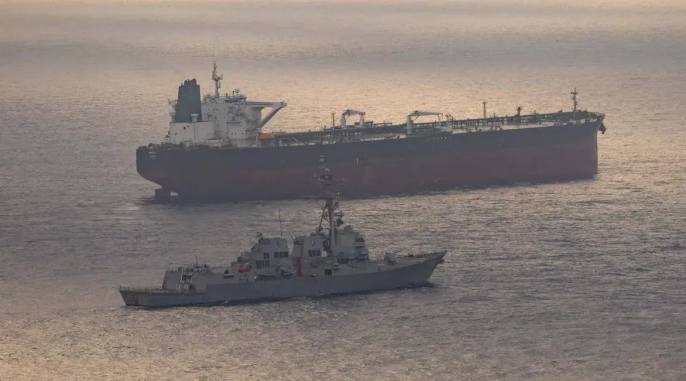 ABD’ye ait iki gemi Hürmüz’ü geçti… Washington, fırkateynin vurulduğu iddialarını yalanladı 