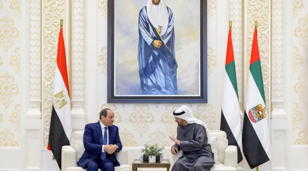 الشيخ محمد بن زايد خلال استقبال عبد الفتاح السيسي في مارس الماضي (وام)