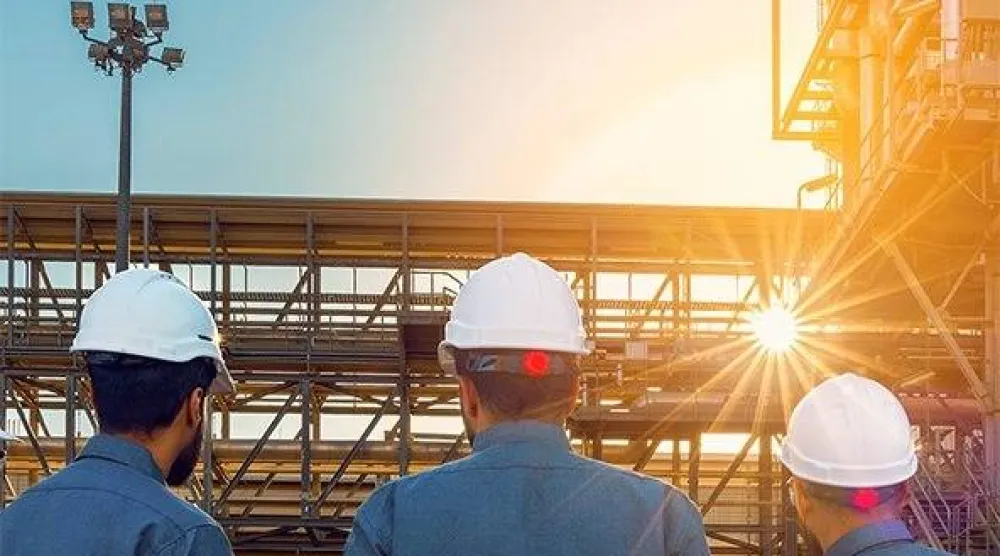 مهندسون يعملون في «السعودية للطاقة» (موقع الشركة الإلكتروني)