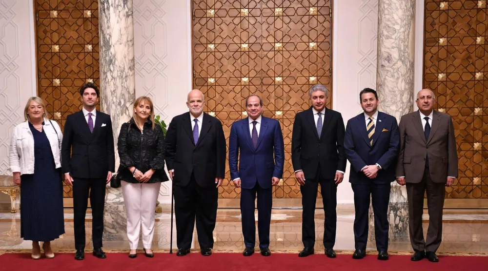 السيسي خلال لقاء مبعوث ترمب ورئيس مجلس إدارة «المجلس العالمي للسفر والسياحة» (الرئاسة المصرية) 