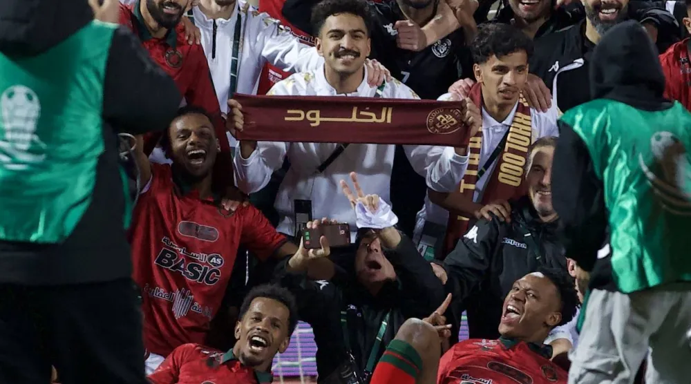 لاعبو الخلود خلال احتفالهم ببلوغ نهائي كأس الملك (تصوير: نايف العتيبي)