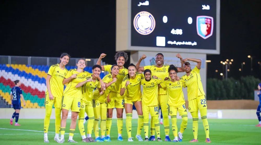فرحة لاعبات النصر بعد بلوغ النهائي (الشرق الأوسط)